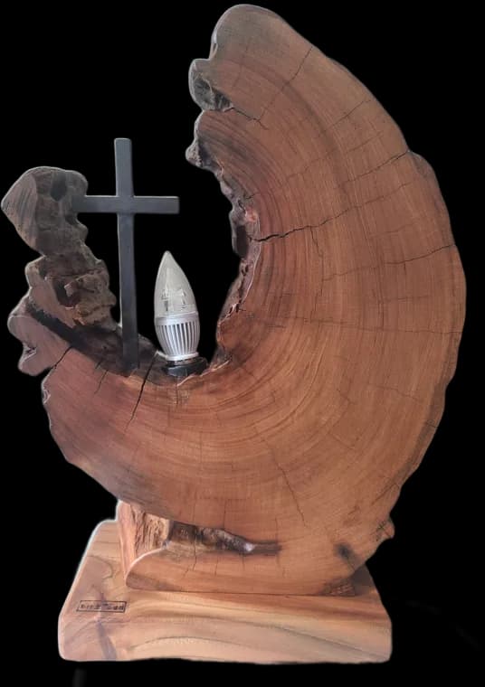 Vigil — root-wood sculpture by Teho Halbae